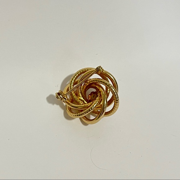 Vintage small gold colored brooch - Picture 2 of 6